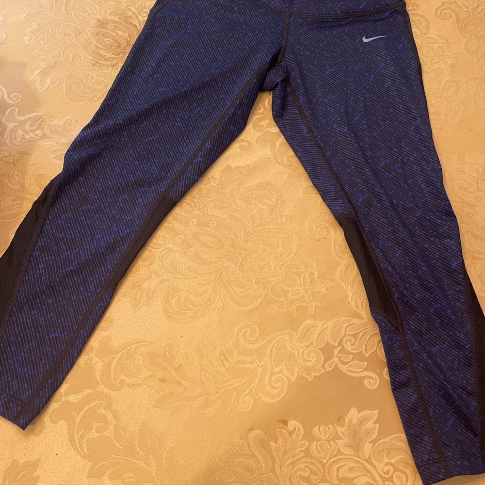 Nike dri fit capris size xs!